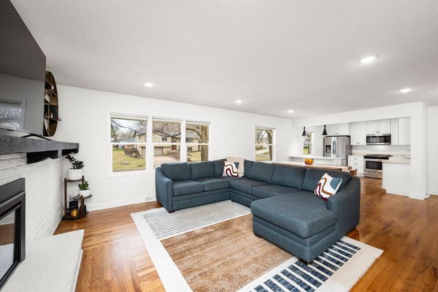 1900 Maryland Avenue N, Golden Valley, MN 55427