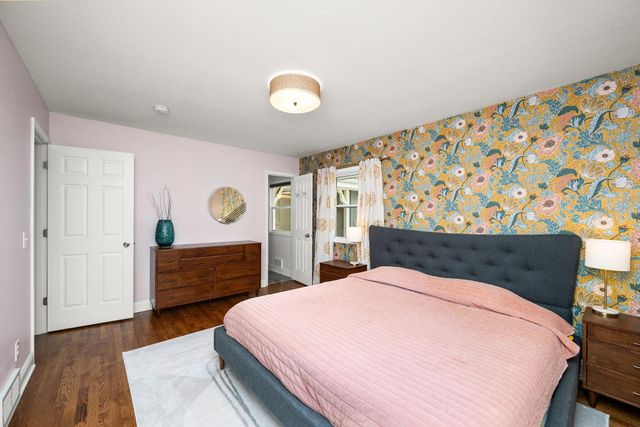 1900 Maryland Avenue N, Golden Valley, MN 55427