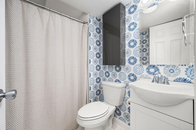 1900 Maryland Avenue N, Golden Valley, MN 55427