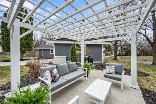 1900 Maryland Avenue N, Golden Valley, MN 55427