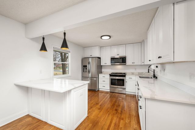 1900 Maryland Avenue N, Golden Valley, MN 55427