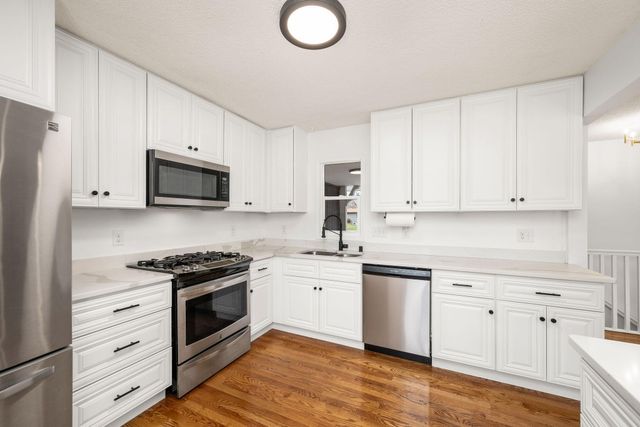 1900 Maryland Avenue N, Golden Valley, MN 55427