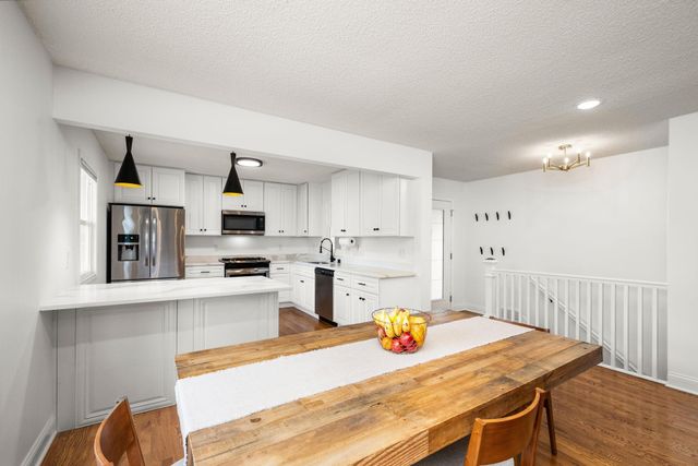 1900 Maryland Avenue N, Golden Valley, MN 55427