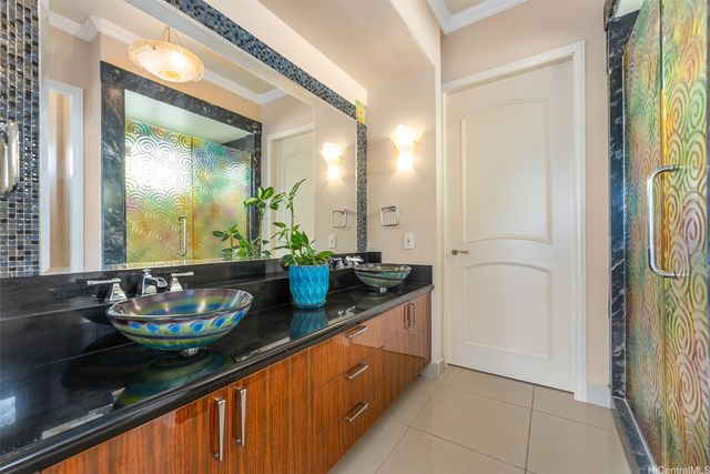 5201 Kuaiwi Place, Honolulu, HI 96821