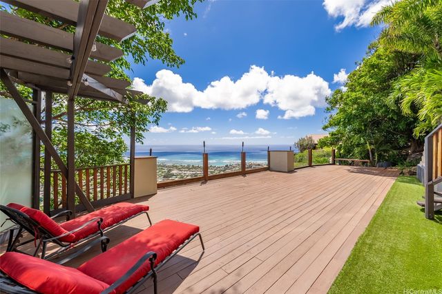 5201 Kuaiwi Place, Honolulu, HI 96821