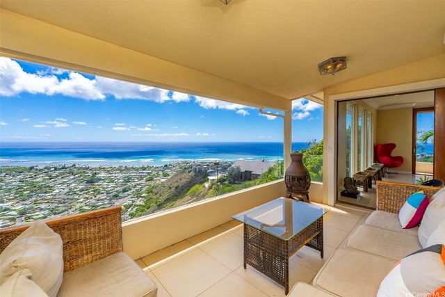 5201 Kuaiwi Place, Honolulu, HI 96821