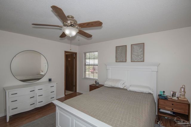 6940 Falcon Dr, Pensacola, FL 32526