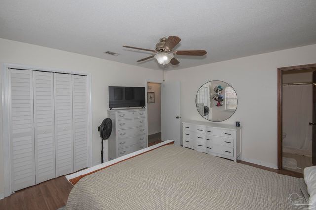 6940 Falcon Dr, Pensacola, FL 32526