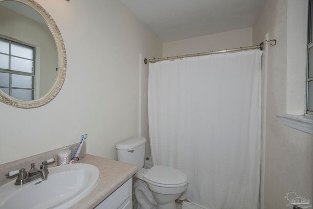 6940 Falcon Dr, Pensacola, FL 32526