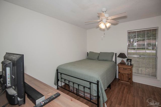 6940 Falcon Dr, Pensacola, FL 32526