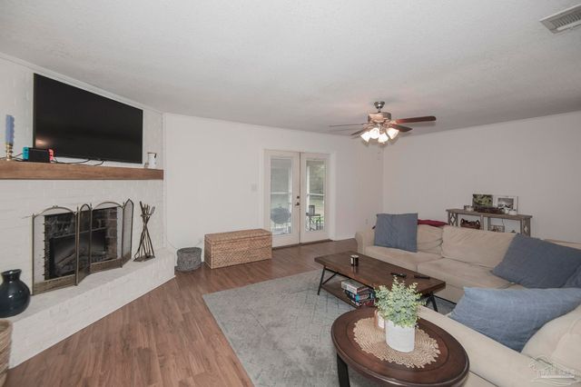 6940 Falcon Dr, Pensacola, FL 32526