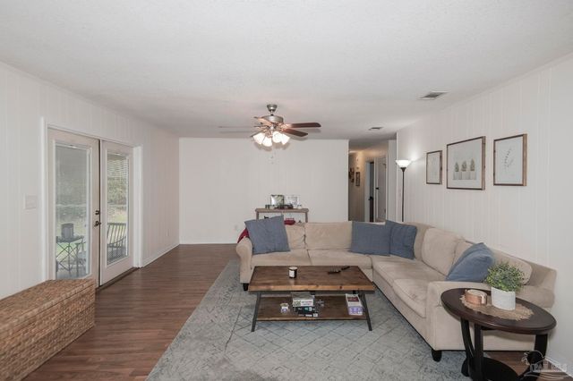 6940 Falcon Dr, Pensacola, FL 32526