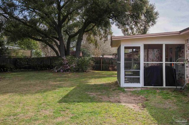 6940 Falcon Dr, Pensacola, FL 32526