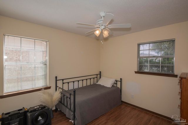 6940 Falcon Dr, Pensacola, FL 32526