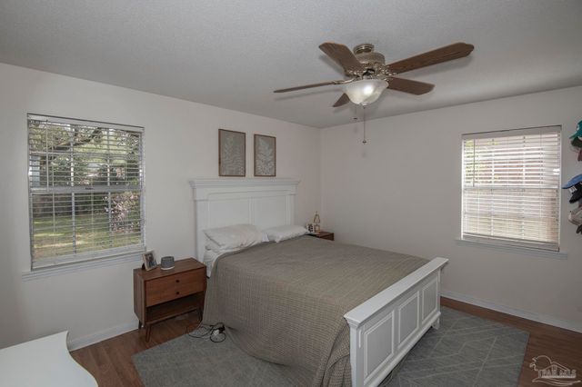 6940 Falcon Dr, Pensacola, FL 32526