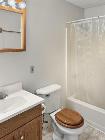 325 Lita Lane, Newmarket, NH 03857