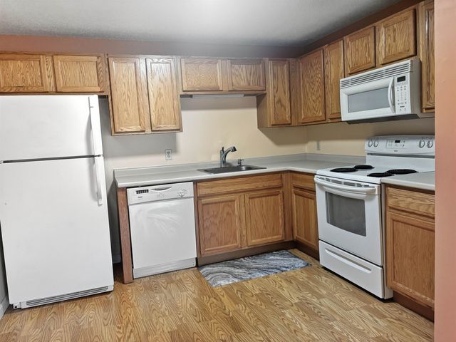 325 Lita Lane, Newmarket, NH 03857