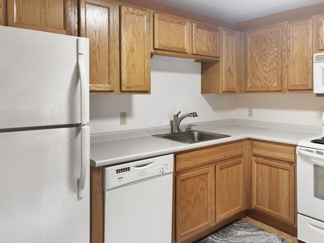 325 Lita Lane, Newmarket, NH 03857