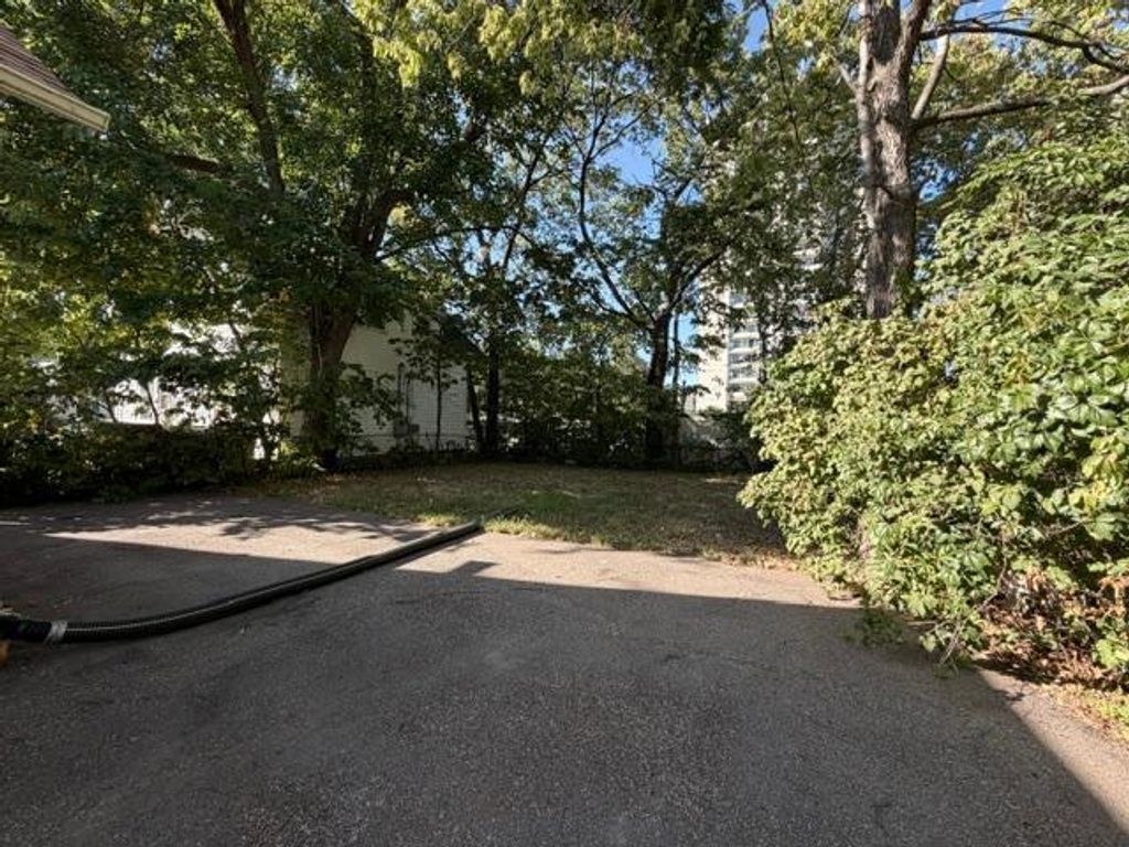 122 W 32nd Street, Minneapolis, MN 55408 — photo 2