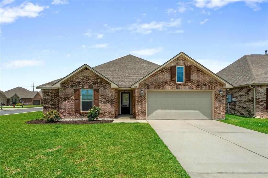 1903 Calvin Ct, Lake Charles, LA 70607