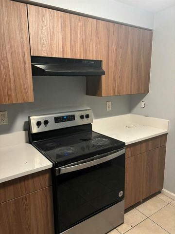 5860 W Sample Road 307, Coral Springs, FL 33067