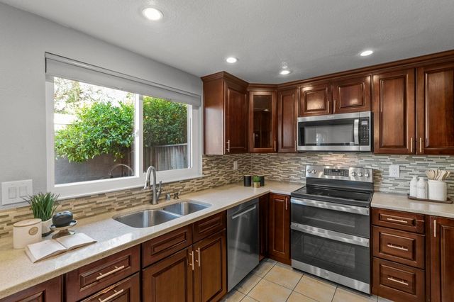 3833 Burton Cmn, Fremont, CA 94536