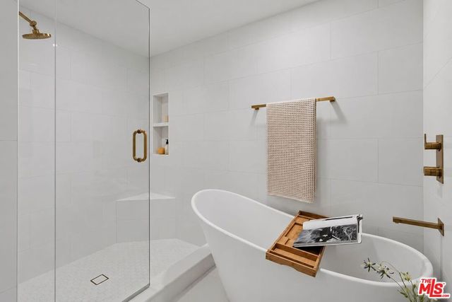 531 N Rossmore Avenue A, Los Angeles, CA 90004