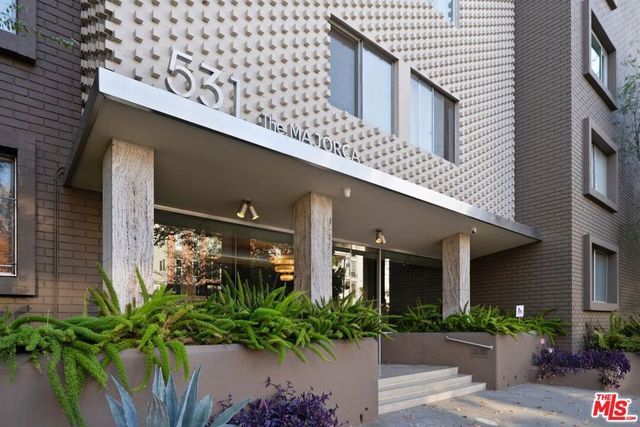 531 N Rossmore Avenue A, Los Angeles, CA 90004