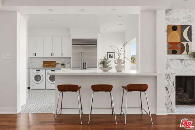 531 N Rossmore Avenue A, Los Angeles, CA 90004