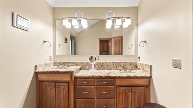 1124 Caines Hill Road, Edmond, OK 73034