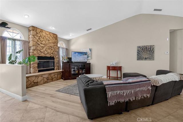 11380 Rochester, Phelan, CA 92371