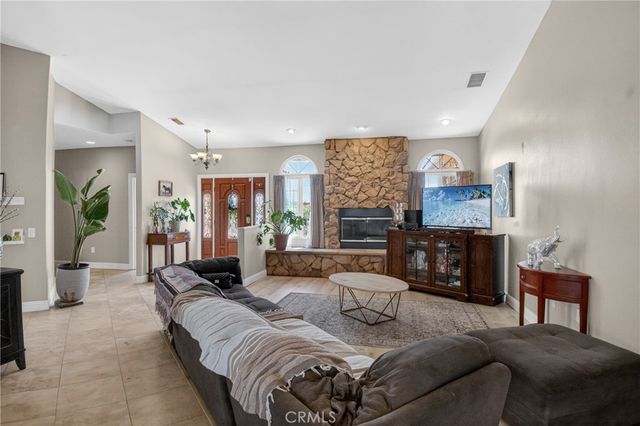 11380 Rochester, Phelan, CA 92371
