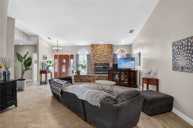 11380 Rochester, Phelan, CA 92371