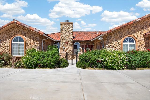 11380 Rochester, Phelan, CA 92371