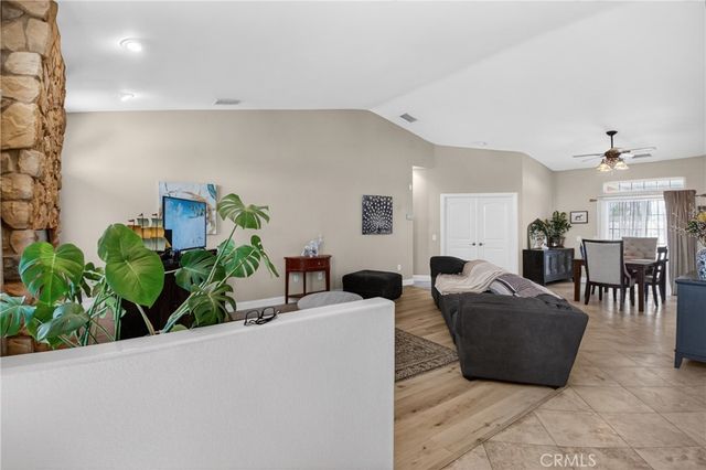 11380 Rochester, Phelan, CA 92371