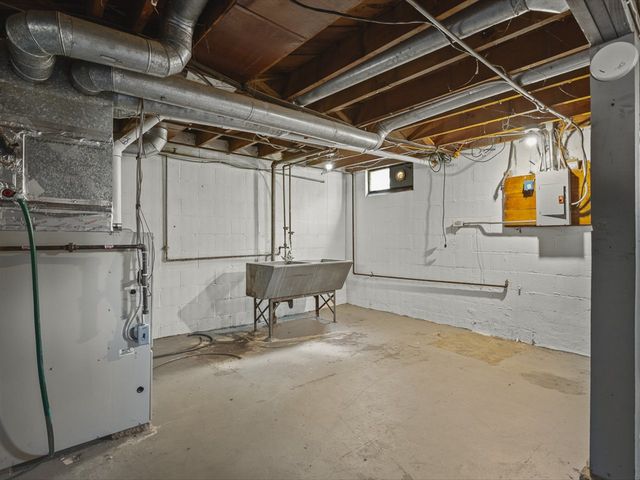 3447 Broadway, Rockford, IL 61108