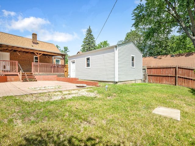 3447 Broadway, Rockford, IL 61108