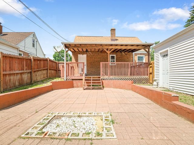 3447 Broadway, Rockford, IL 61108