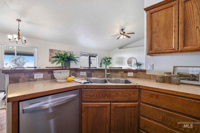 1021 Glen Eagle Dr, Jerome, ID 83338