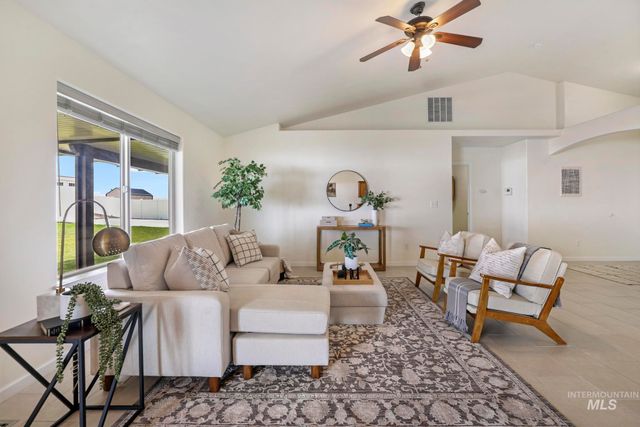 1021 Glen Eagle Dr, Jerome, ID 83338