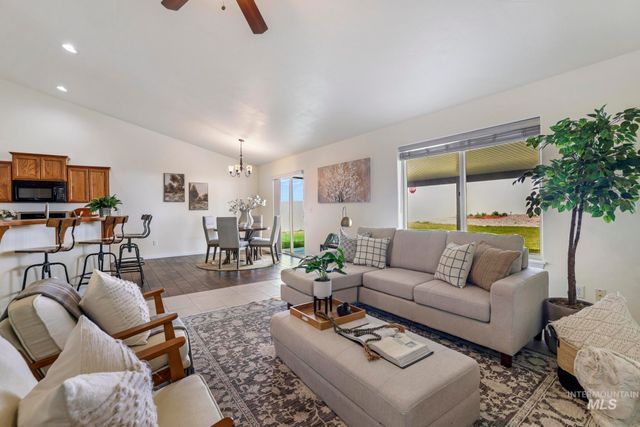 1021 Glen Eagle Dr, Jerome, ID 83338