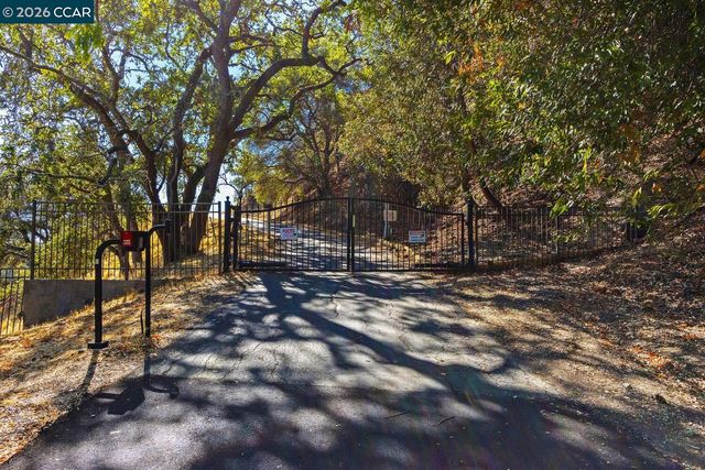 1240 Monticello Rd., Lafayette, CA 94549