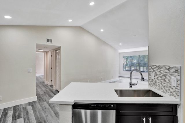 595 Vista Isles Drive 1925, Sunrise, FL 33325