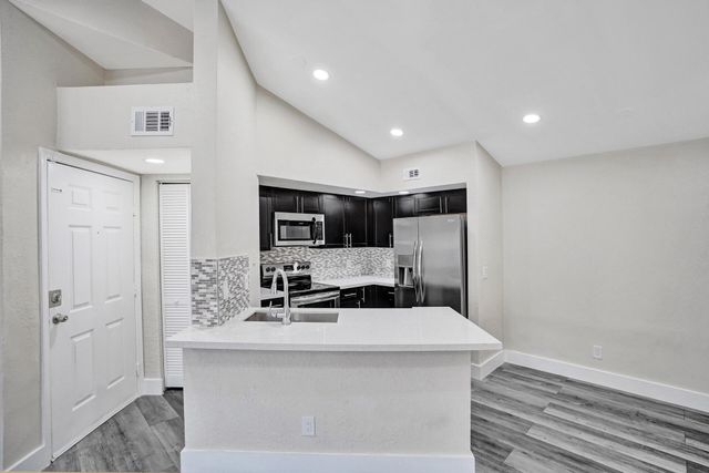 595 Vista Isles Drive 1925, Sunrise, FL 33325