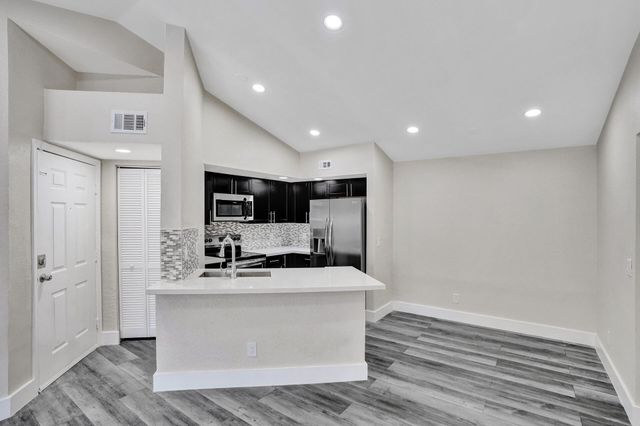 595 Vista Isles Drive 1925, Sunrise, FL 33325