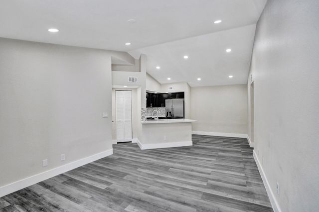 595 Vista Isles Drive 1925, Sunrise, FL 33325