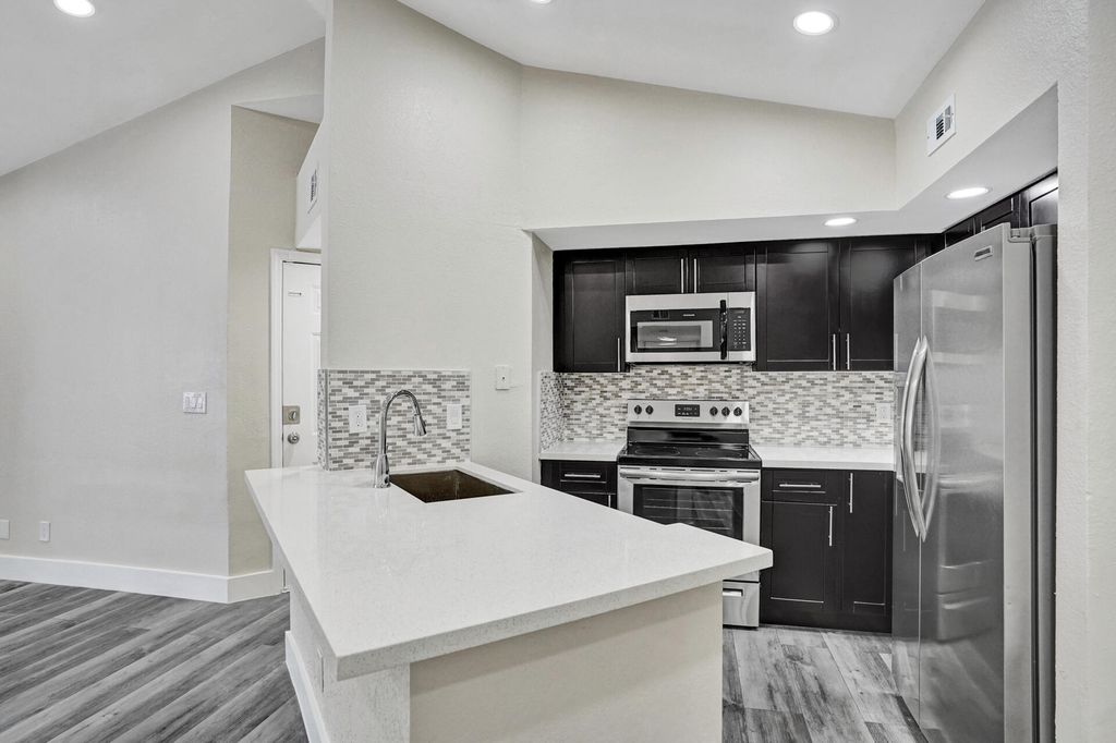 595 Vista Isles Drive 1925, Sunrise, FL 33325