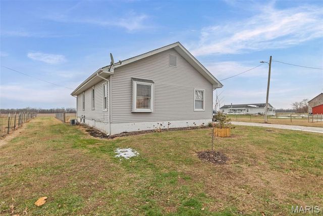 104 Helmuth, Wilsonville, IL 62093