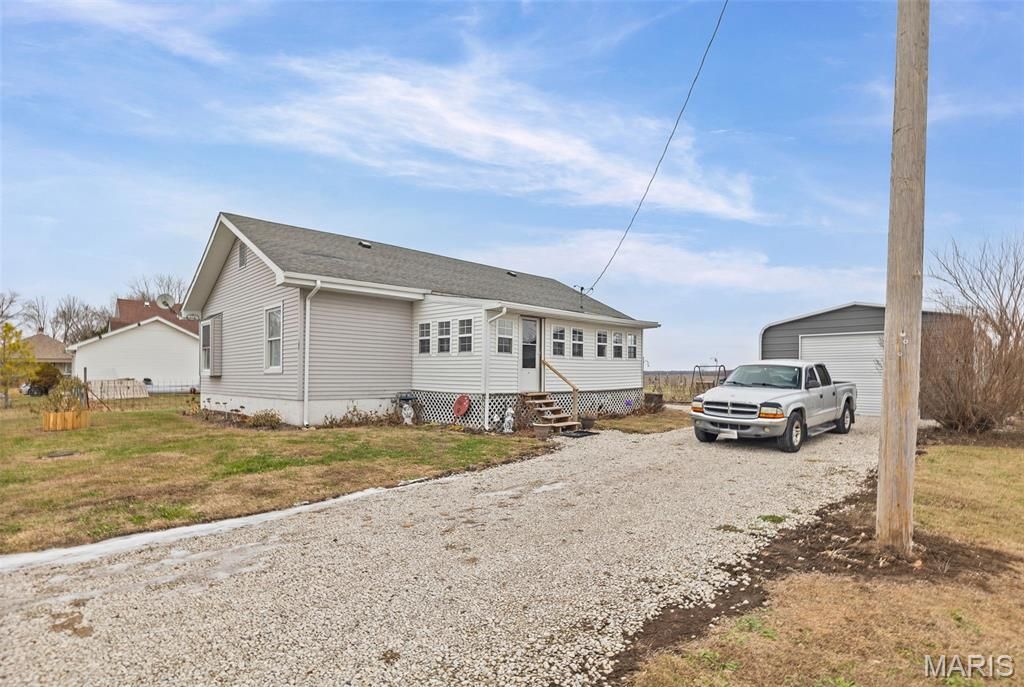 104 Helmuth, Wilsonville, IL 62093