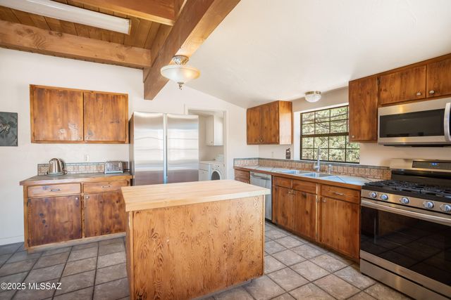 1490 AZ-83, Elgin, AZ 85611